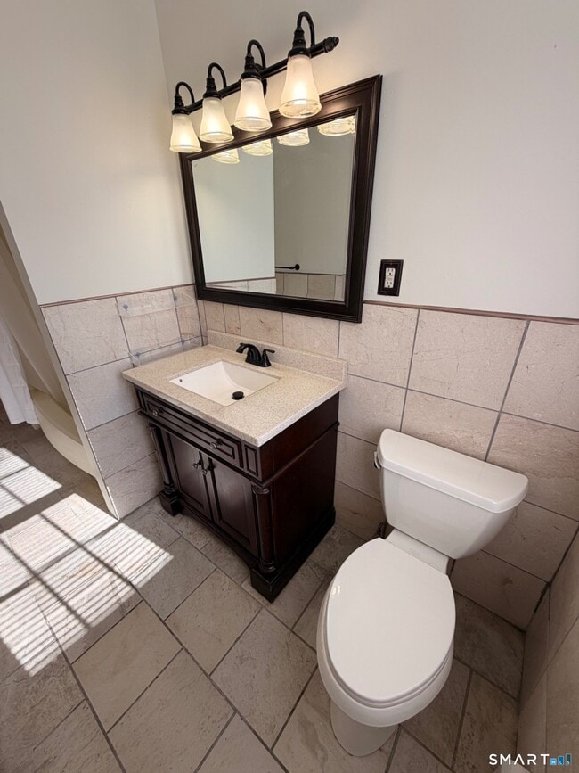 Building Photo - 10 Short St