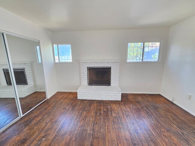Building Photo - 9618 Kalmia St
