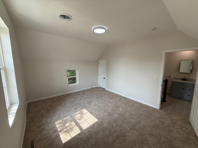 Building Photo - 626 Bower St