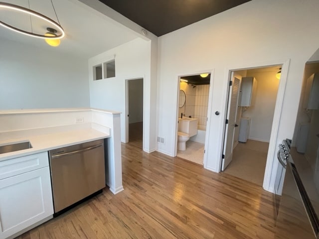 Building Photo - 651 N Paulina St