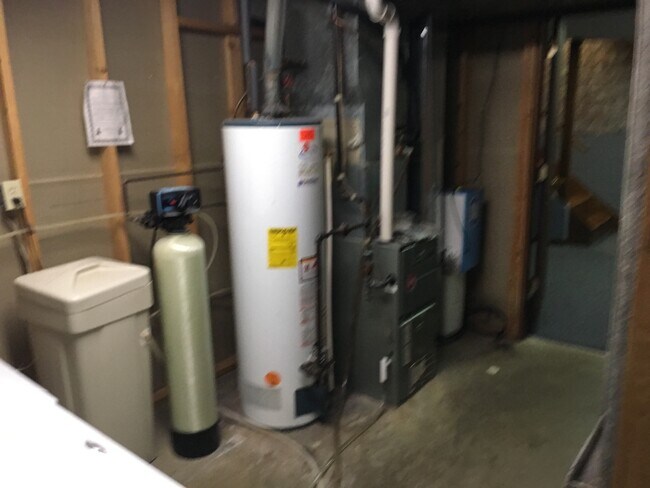 Utility room - 911 S Mulberry St