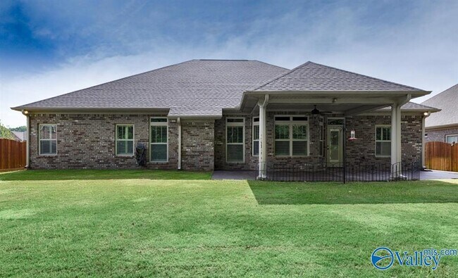 Building Photo - 138 Legacy Cove Dr SW