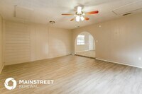 Building Photo - 2409 Oak Hollow Dr