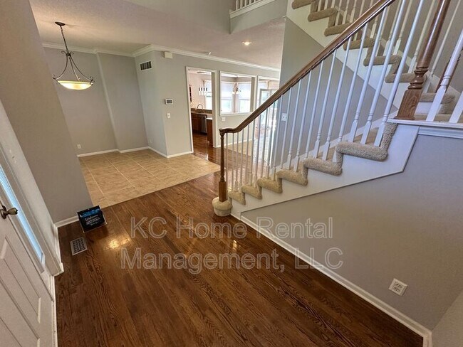 Building Photo - 5605 W 153rd Terrace