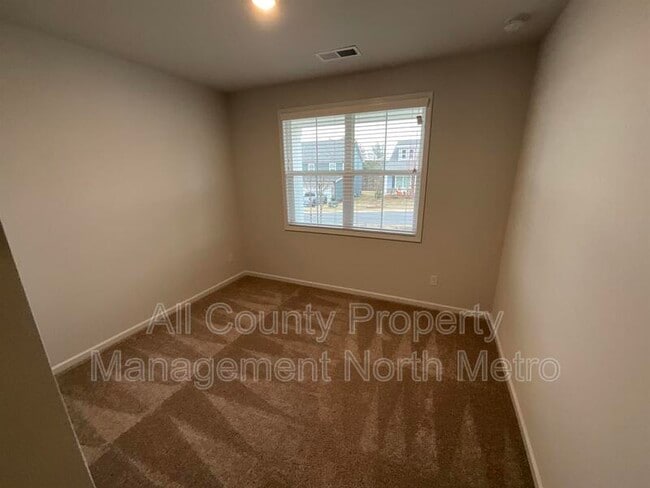 Building Photo - 191 Sweet Briar Wy
