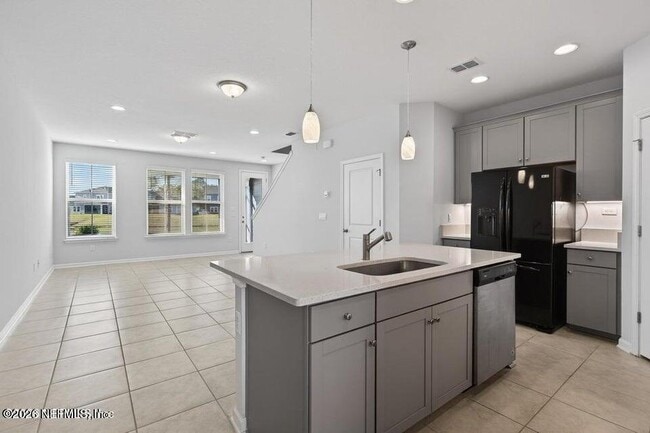 Building Photo - 260 Brandon Lks Dr