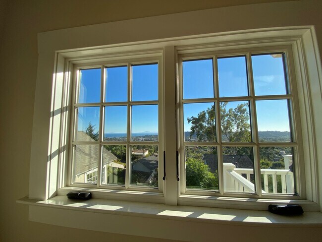 Building Photo - Enchanting 1-Bedroom, 1-Bath Oasis with Stunning Views