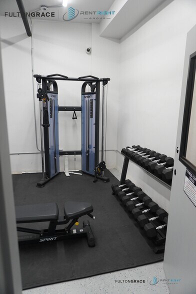 Building Photo - 426 W Briar Pl