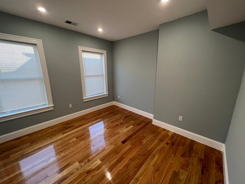 Building Photo - 29 Alpine St