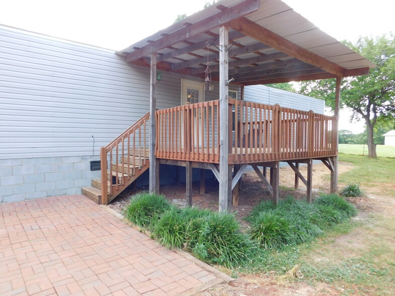 Back Porch - 112 Donald Dr
