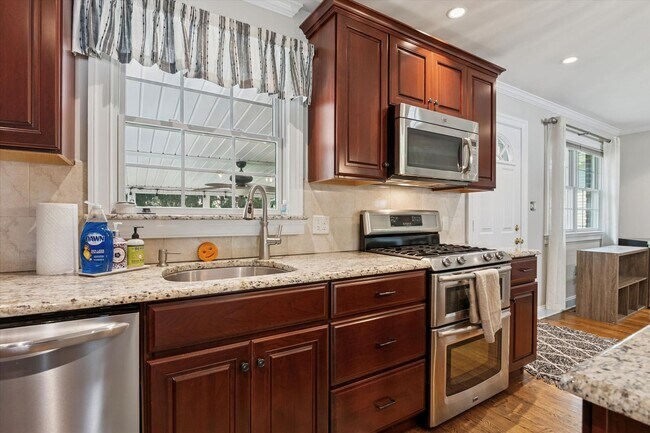 Building Photo - Beautiful Home in Chatham, North Wilmington
