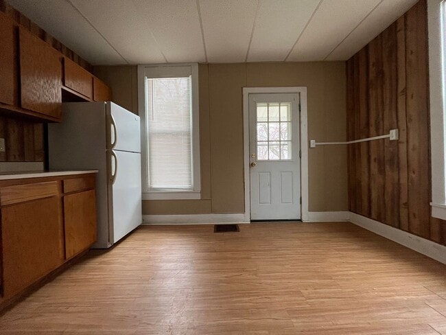 Building Photo - tb412