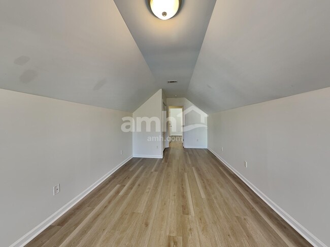 Building Photo - 17 Pfeiffer Ct