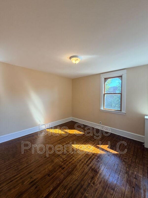 Building Photo - 620 Copley Rd