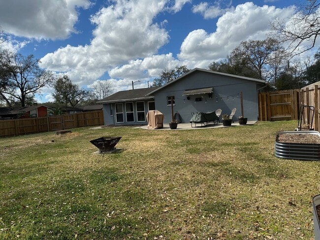 Building Photo - Beautifully maintained 2-bedroom, 2-bathroom home with a garage in Westwood