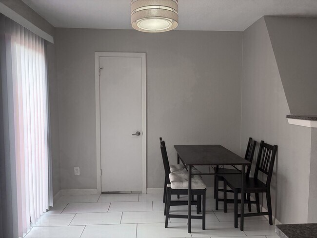 Building Photo - 1009 Markham Ln