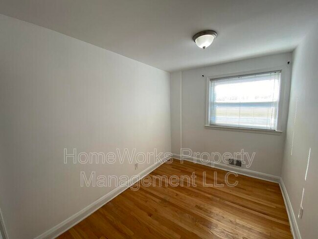 Building Photo - 1127 Deanwood Rd