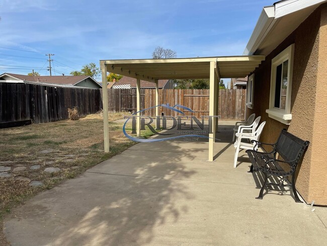 Building Photo - 4400 Martel Dr