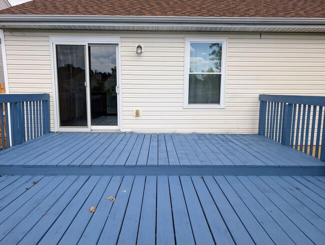 Building Photo - AVAILABLE NOW! 3 Bedroom Ranch with 2 Full...