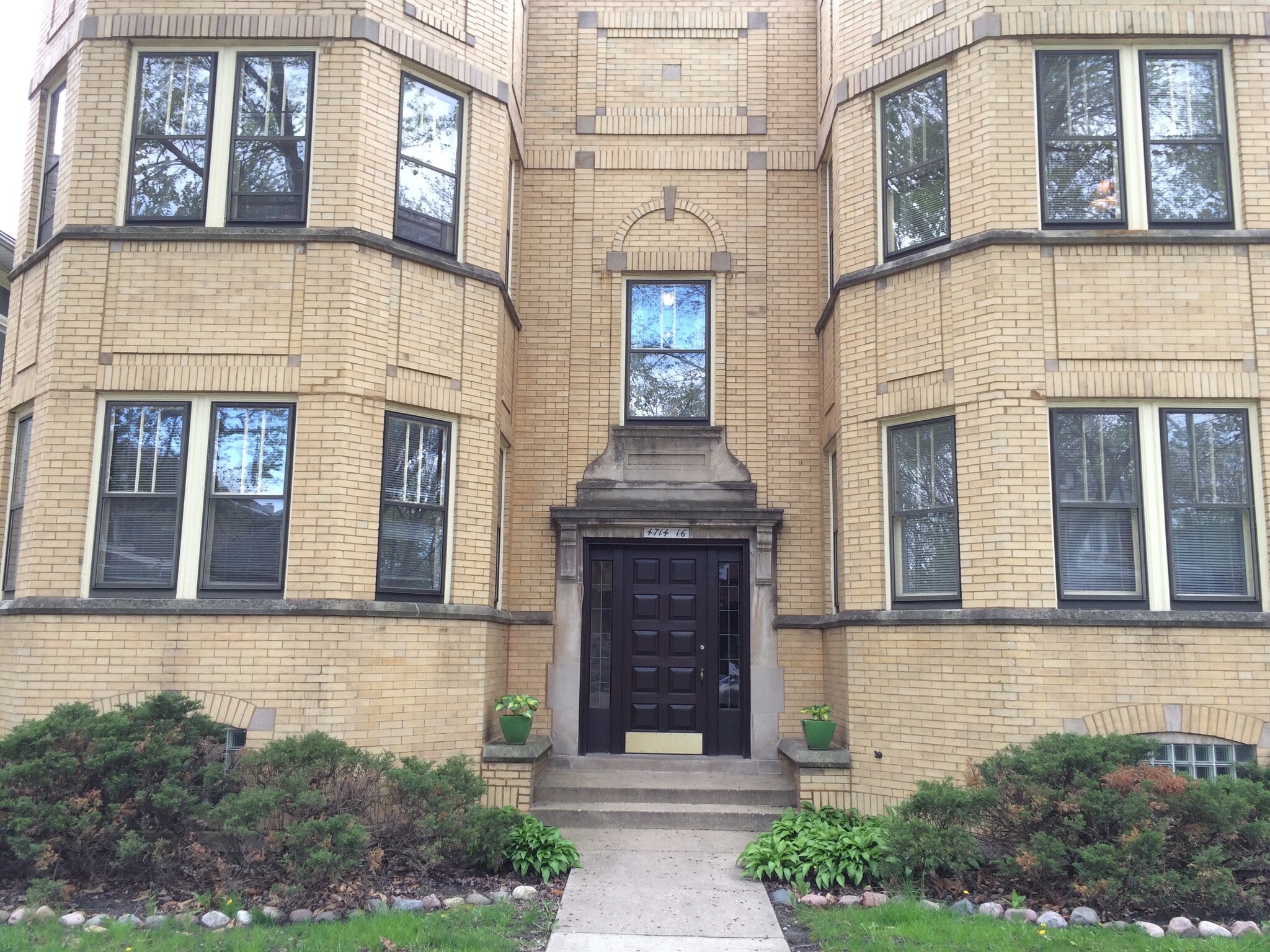 Building Photo - 4716 N Sacramento Ave