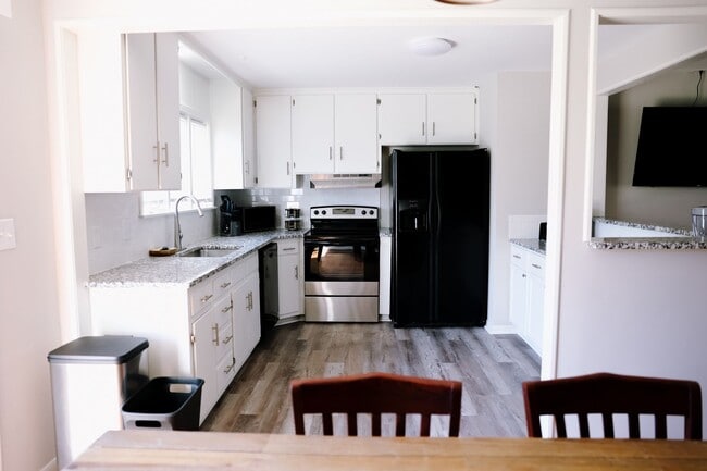 Primary Photo - Move in special!! Beautiful 3BR/2BA w/ Garage & Fenced Yard