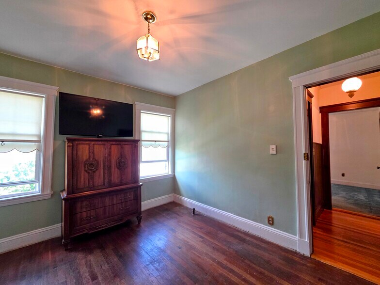 Building Photo - 97 White St