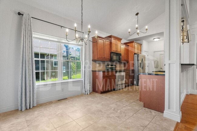 Building Photo - 3 Bedroom/2 Bath Duplex in Stonebridge Vil...