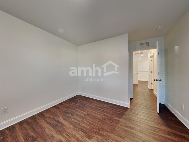 Building Photo - 606 Rivermist Dr