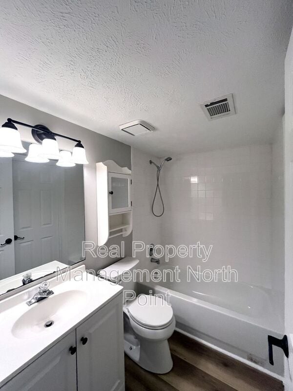 Building Photo - 3030 Steeplechase Dr