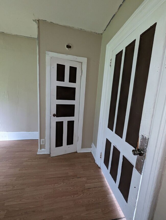 Building Photo - 210 S Doxtator St