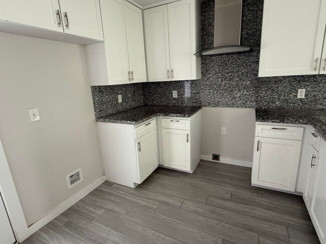 Building Photo - 6708 El Jinete Dr