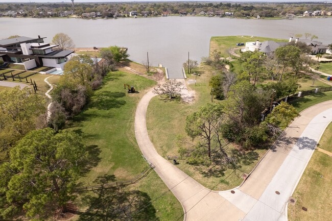 Building Photo - 326 Bayou View Dr