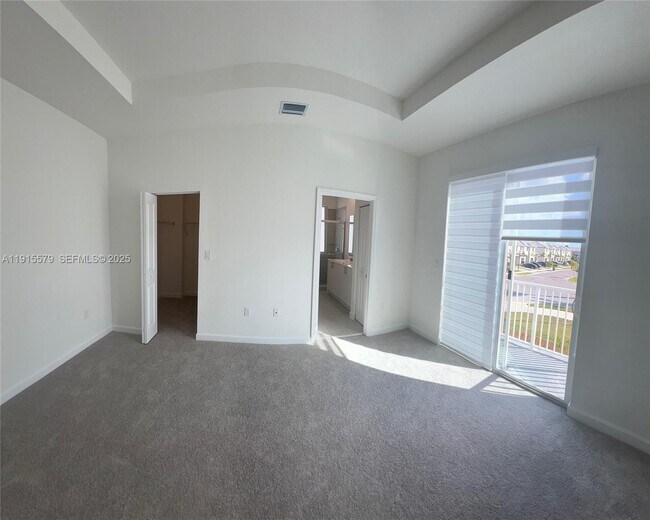 Building Photo - 1455 SE 6th Ter