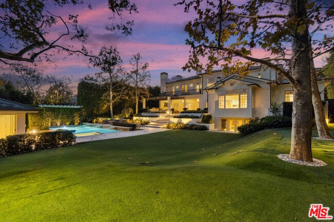 Building Photo - 458 Toyopa Dr