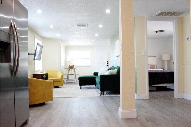 Building Photo - 5260 8th Ave N