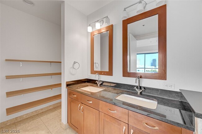 Building Photo - 4575 Dean Martin Dr