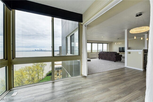 Building Photo - 12520 Edgewater Dr