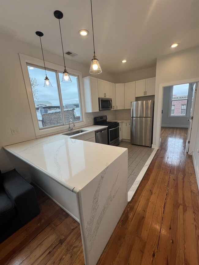 Building Photo - 157 Sherman Ave