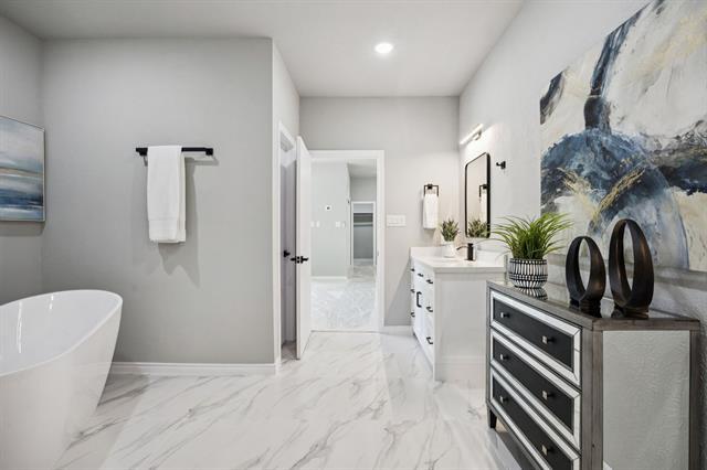 Building Photo - 10 Chisholm Trail