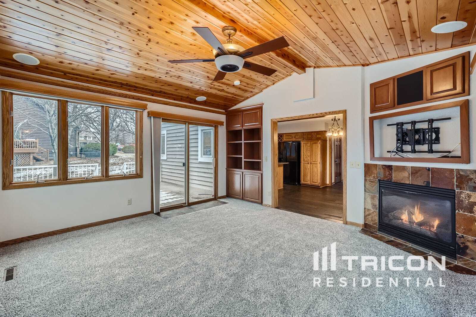 Building Photo - 5585 Rosewood Ln