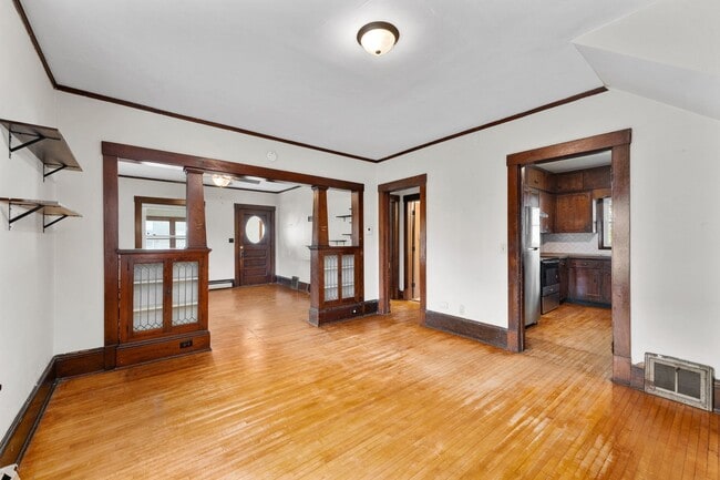 Building Photo - 568 W Main St