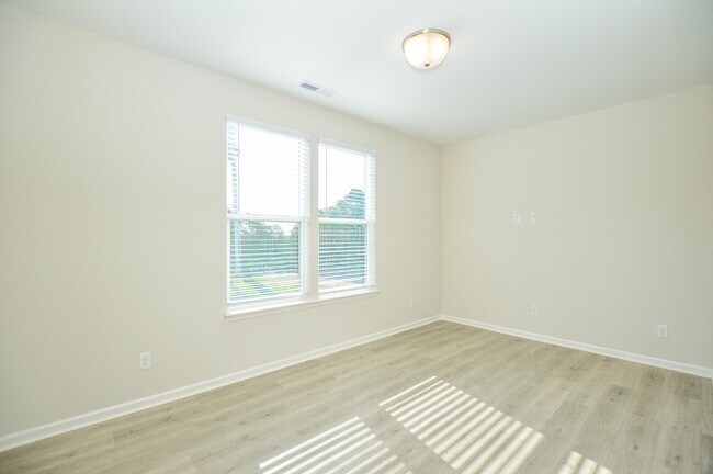 Building Photo - Brand-New 5 Bedroom Lake Shore Home in Tega Cay with Flexible Lease Options