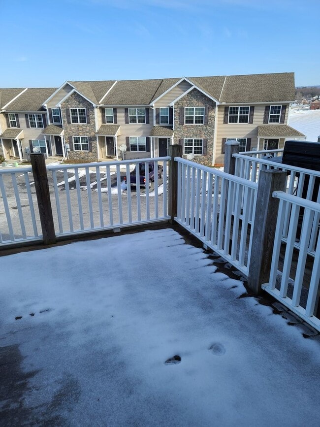 Building Photo - 3 Bedroom Townhome for Rent in Waynesboro