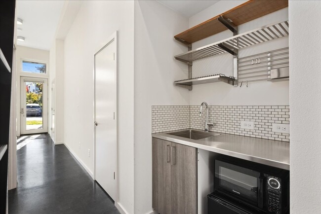 Building Photo - 3Bd/3Ba Seattle Townhouse