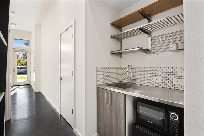 Building Photo - 4Bd/3Ba Seattle Townhome