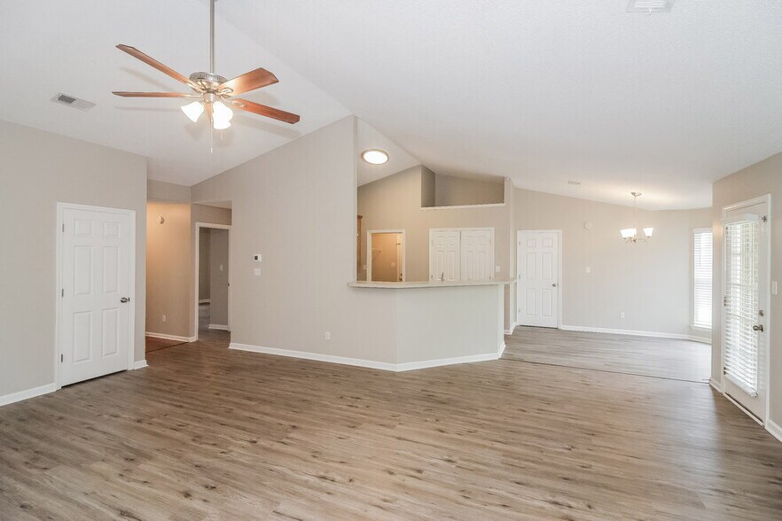Building Photo - 6465 White Hawk Ln