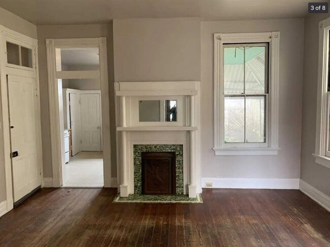 Building Photo - Charming 2BR in the Heart of Newport – Walk to Dining, Shops & the Levee
