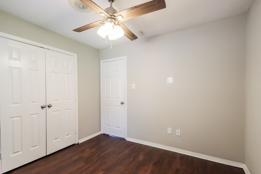 Building Photo - 5207 Village Springs Dr