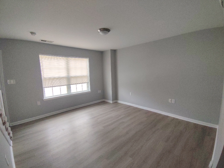 Building Photo - 65 Duiguid Dr