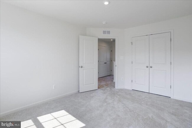 Building Photo - 64 Stafford Pl